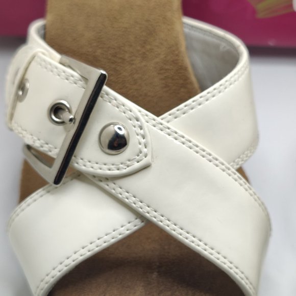 Womens size 8 White Miss Bison Brand Heel - Picture 4 of 8